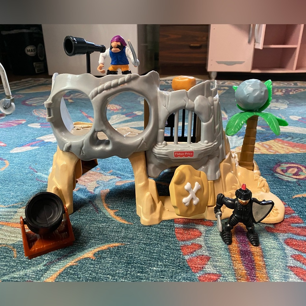 Fisher Price Great Adventures Pirate
Skull Island Vintage 1995